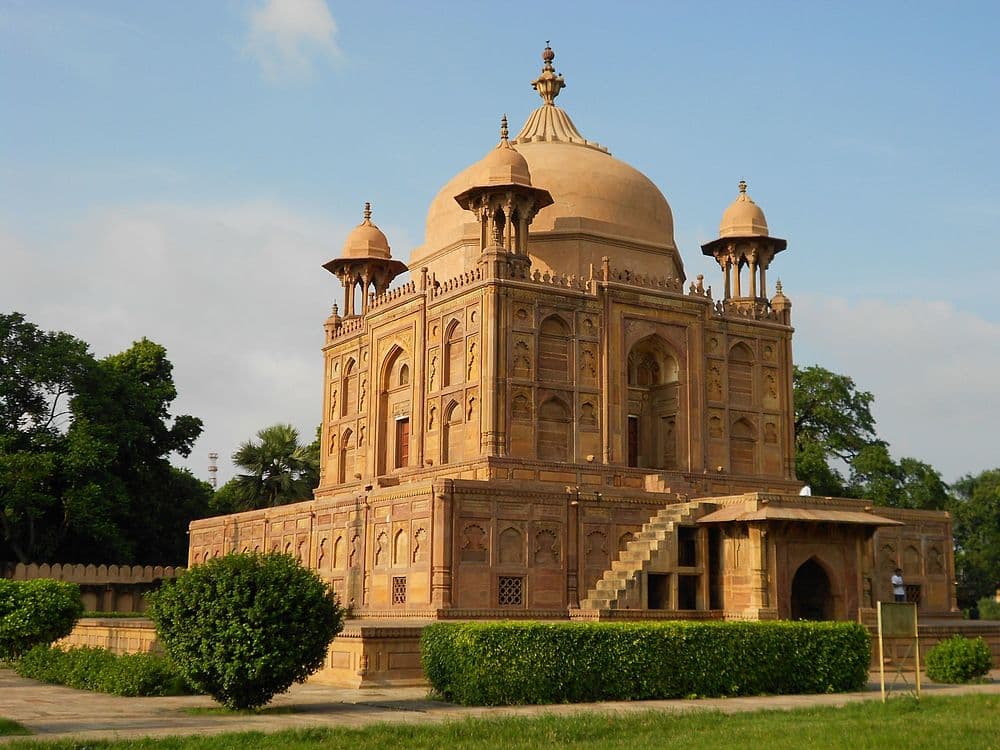 Khusro Bagh travel image