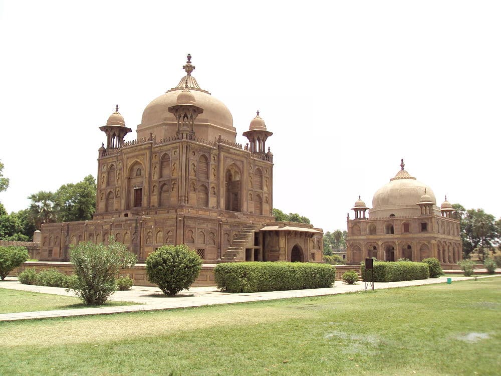 Khusro Bagh travel image