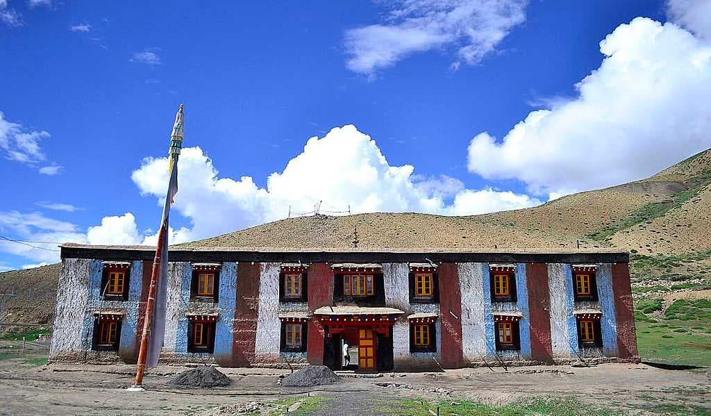 Tangyud Monastery, Komic