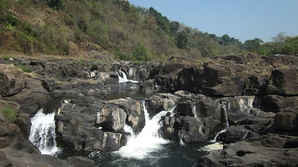 Perunthenaruvi Waterfall travel image