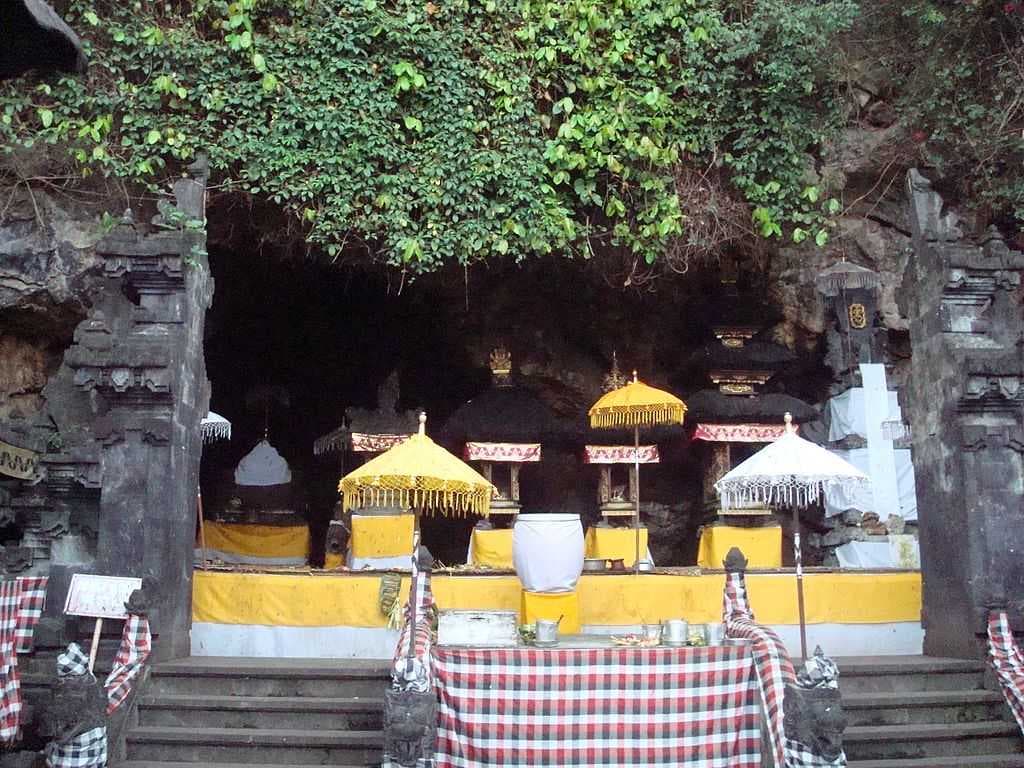 Pura Goa Lawah travel image