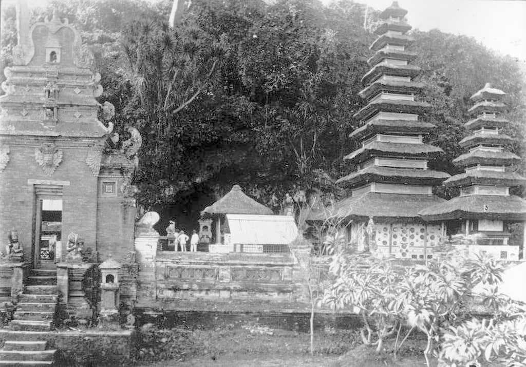 Pura Goa Lawah in early 20th-century, showing porcelain ceramic plates decoration.