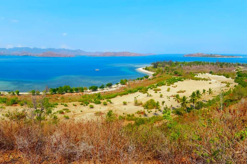 Spectacular View of Tropical Lagoon Beach, Gili Gede