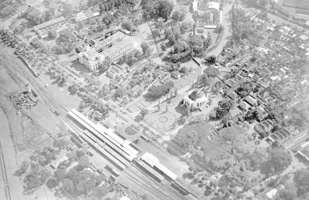 Aerial view of Gambir Station in 1940