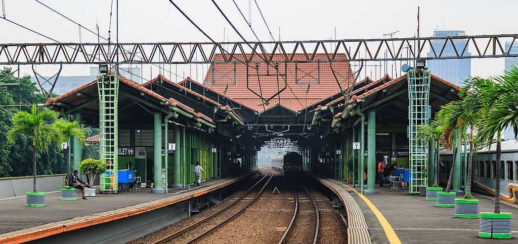Main platform of Gambir station