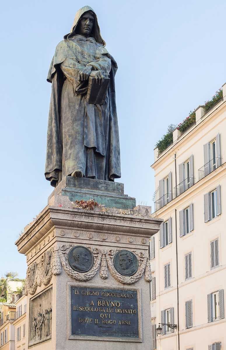 A close-up of the statue of Giordano Bruno.