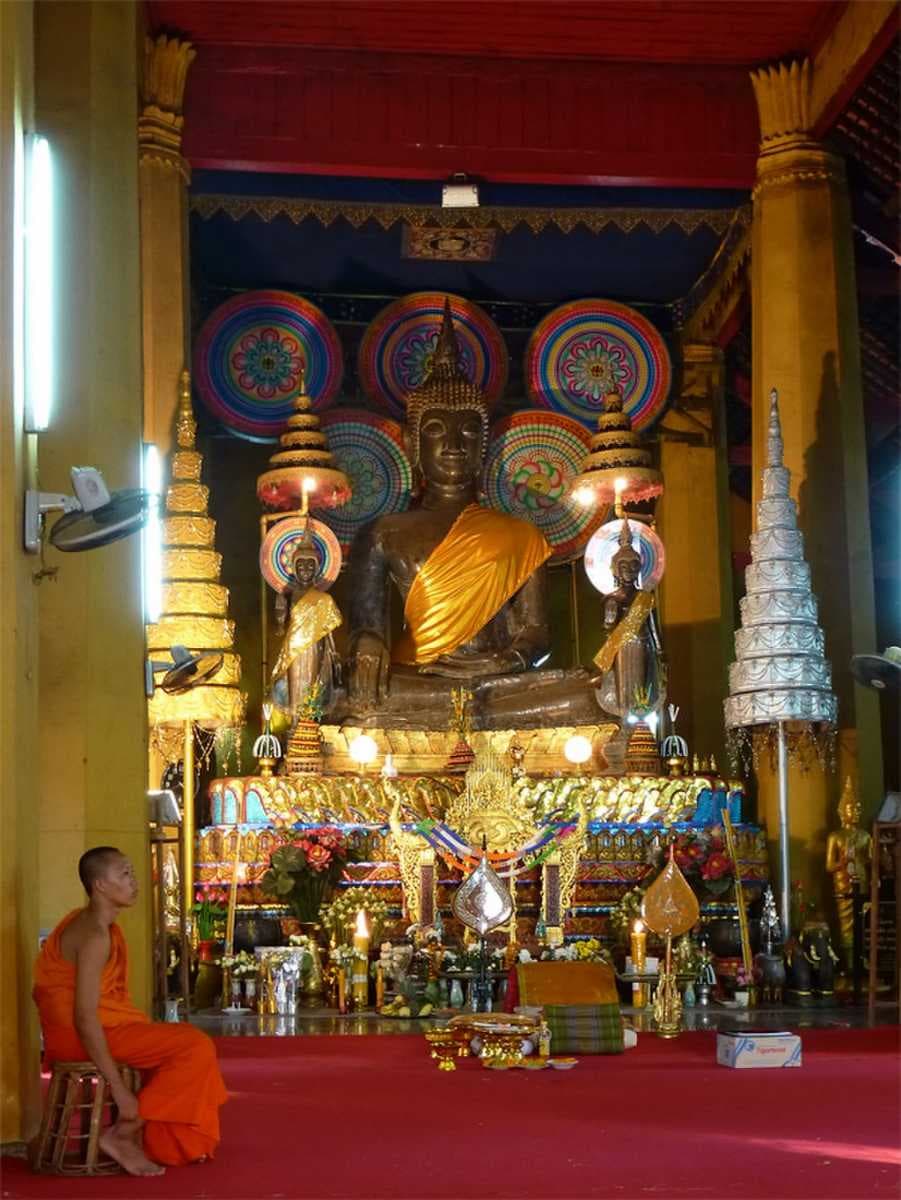 The three Phra Ong Teu Buddhas.