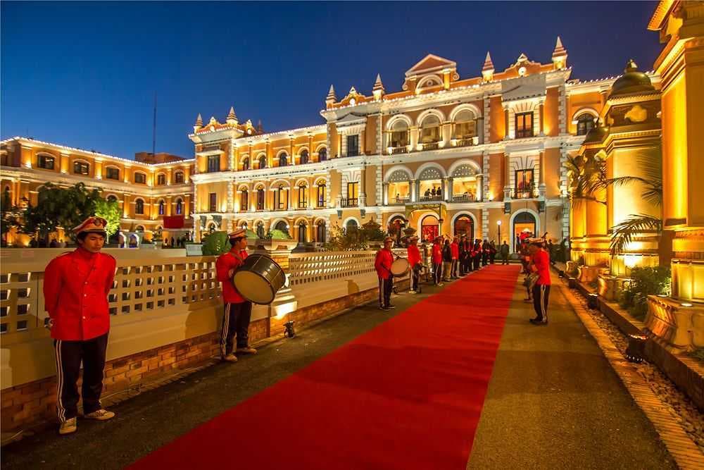 Casino Royale Entrance
