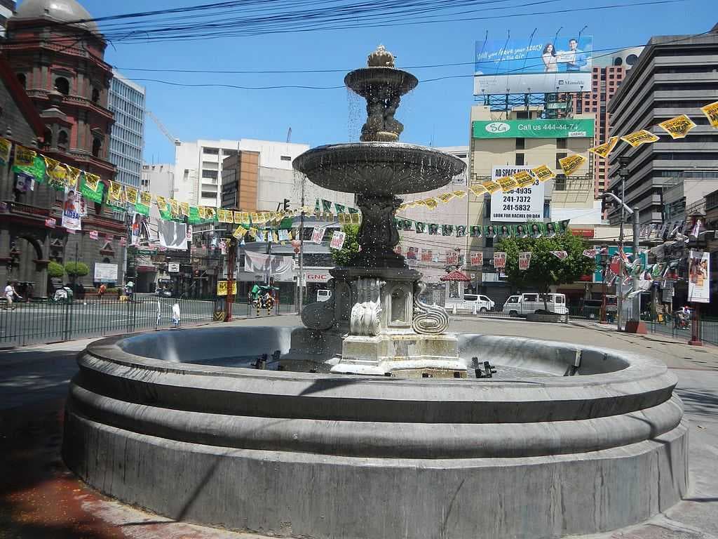 Plaza Lorenzo Ruiz