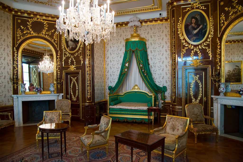 A room inside the castle.
