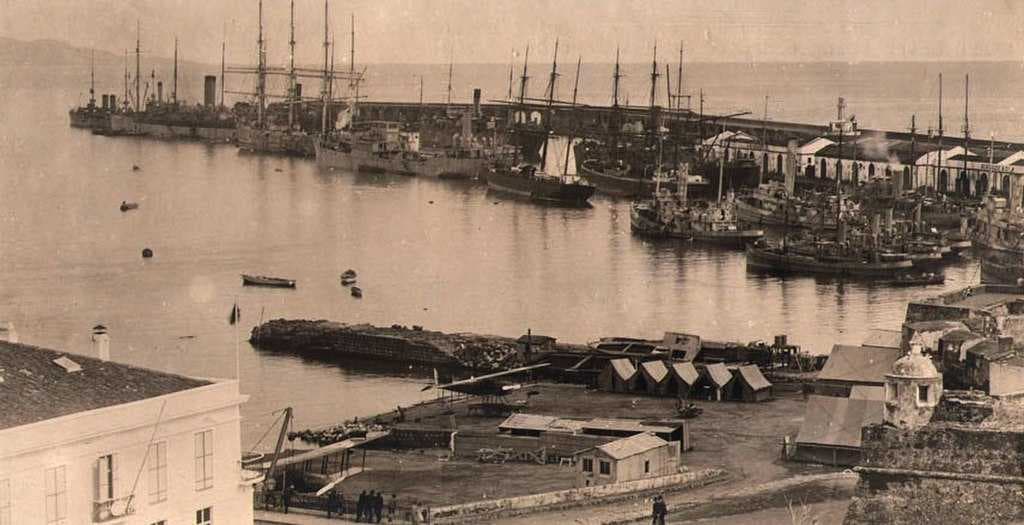 The wharf of Ponta Delgada as seen at the end of the First World War, highlighting the US 1st Aeronautical Company (1 January 1918)