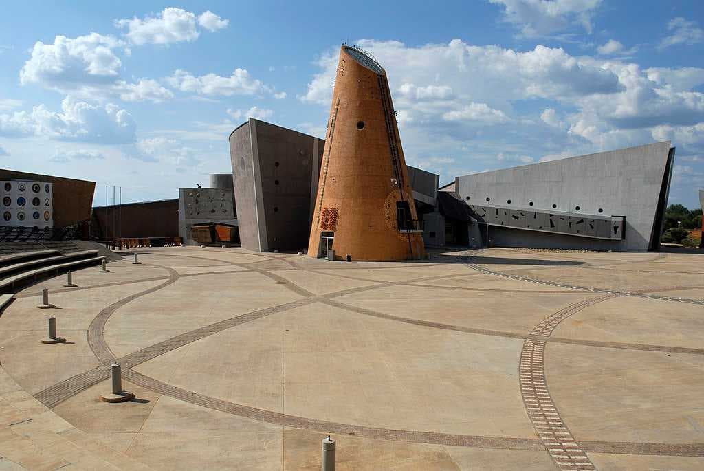 The provincial legislature is situated in the Galeshewe township of Kimberlely