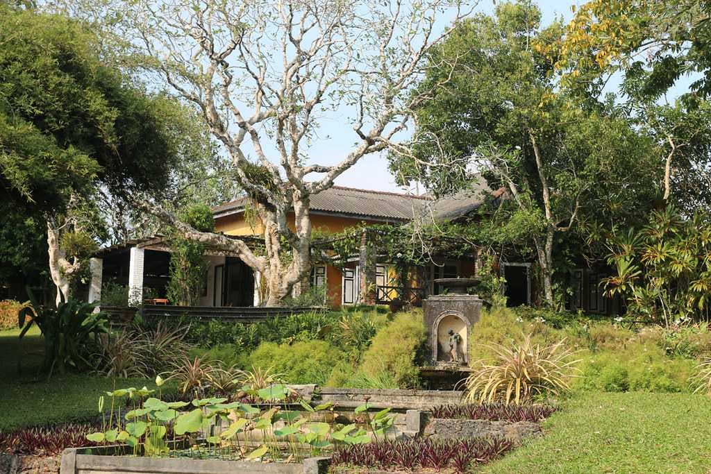 Brief garden by Bevis Bawa travel image