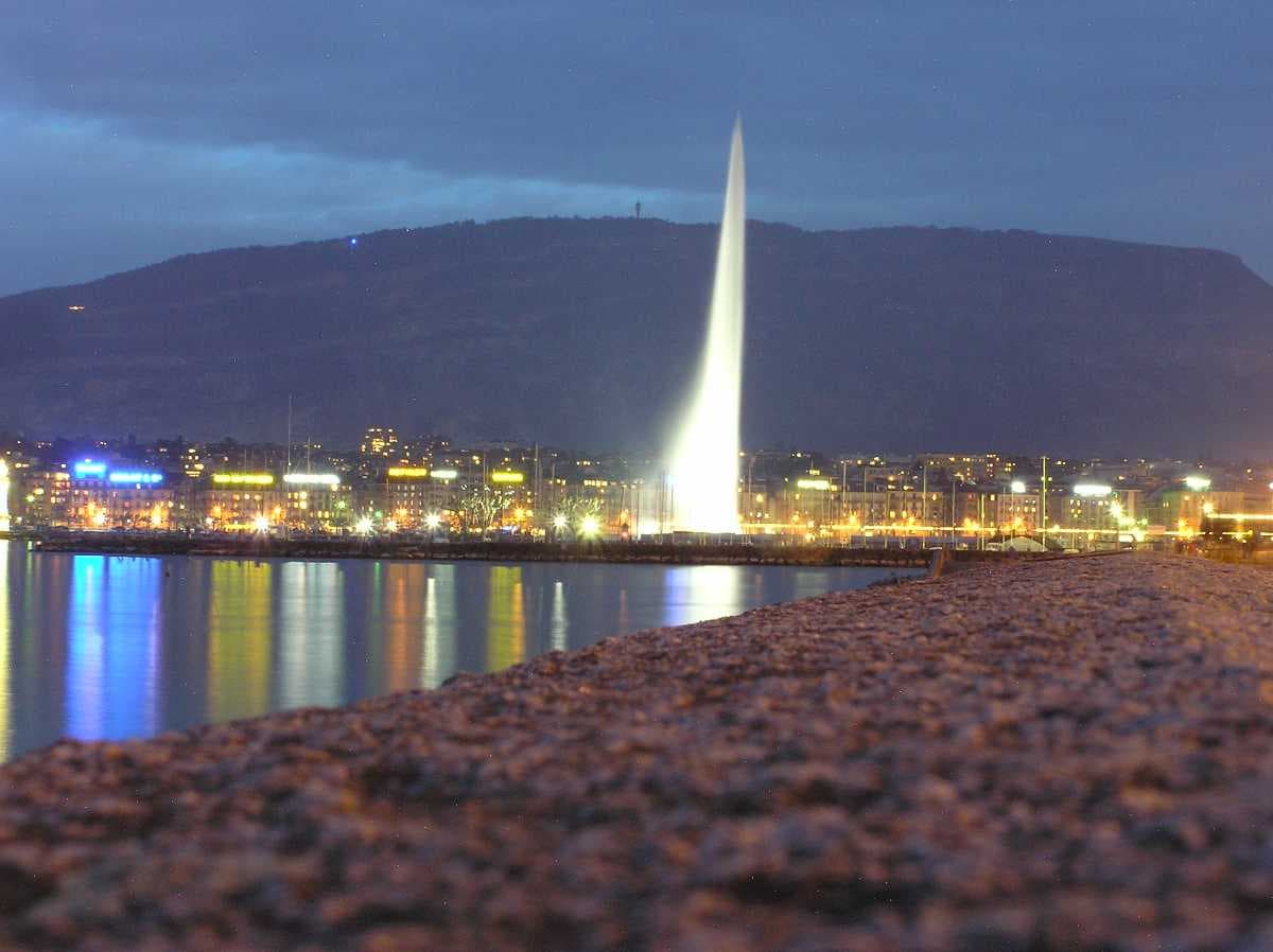 Jet d'Eau in the evening.