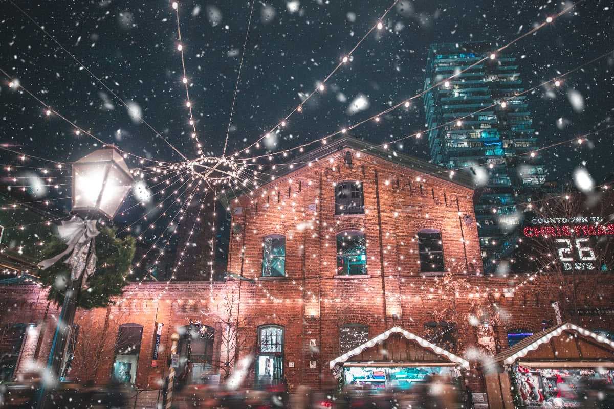 Holiday lighting