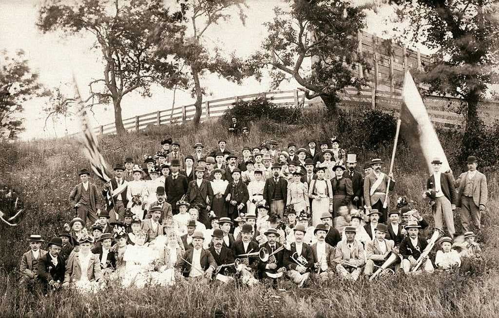 Imatra Society, consisting of Finnish immigrants, celebrating its summer festival in Fort Hamilton, Brooklyn, in 1894