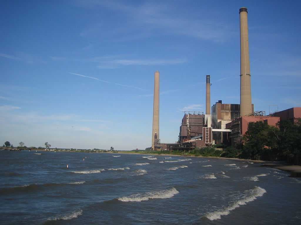A coal-fired power plant in Avon Lake, Ohio, located on Lake Erie