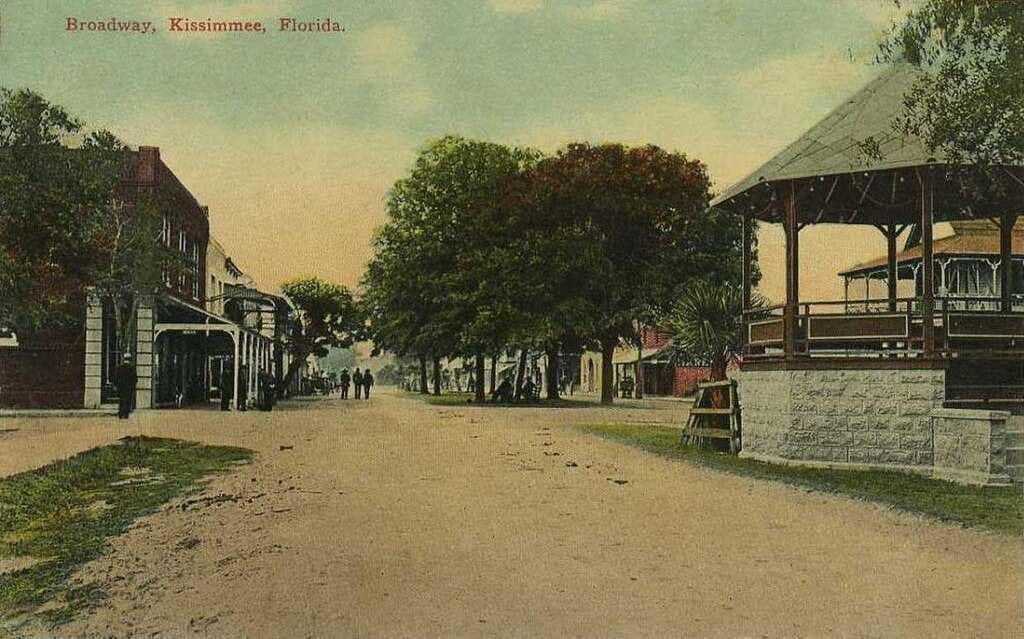 Broadway Avenue in c. 1912