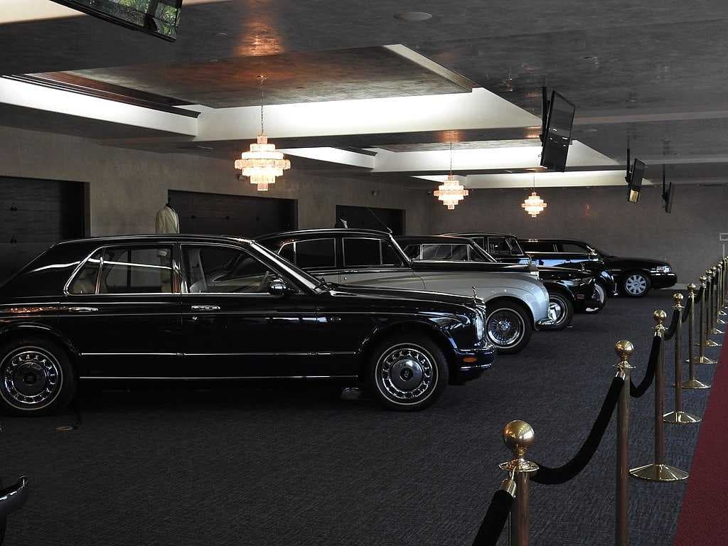 Newton's automobile collection (2016)