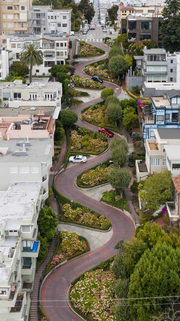 Crookedest street: Lombard street