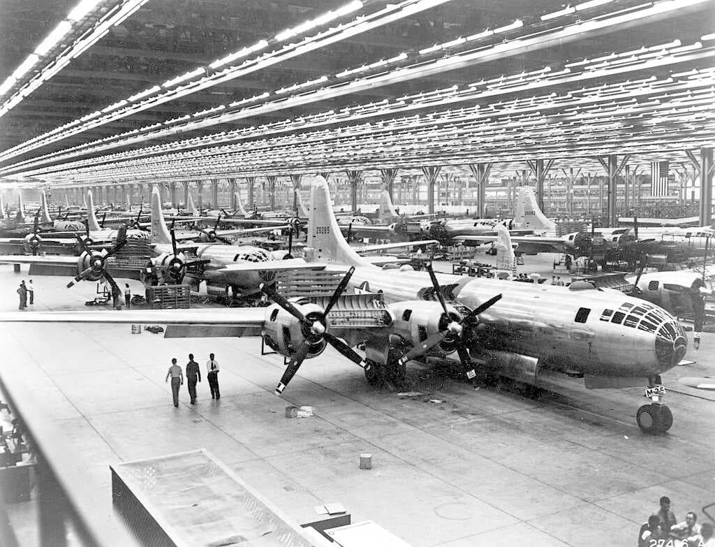 Boeing B-29 assembly line (1944)