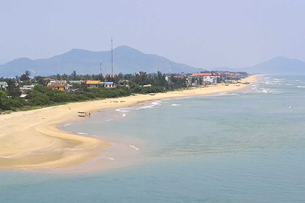 Lang Co Beach - Spectacular Beach Near Hai Van Pass
