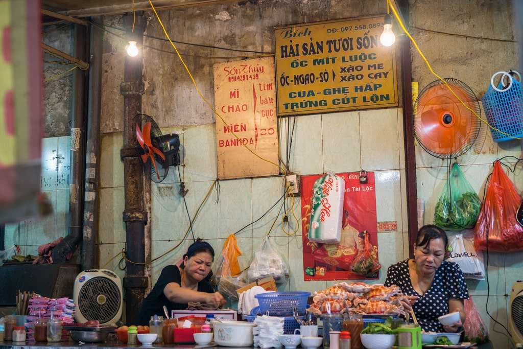 Dong Xuan Market travel image